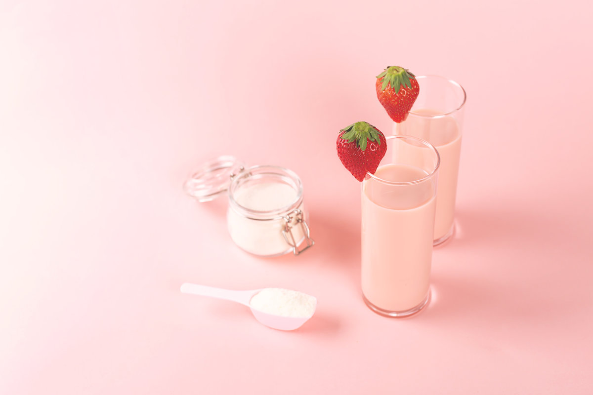 strawberry collagen smoothie